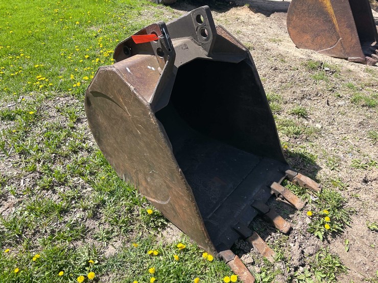 #5622-•-excavator-bucket-image-1