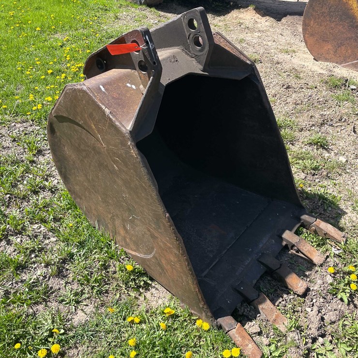 #5622 • Excavator Bucket