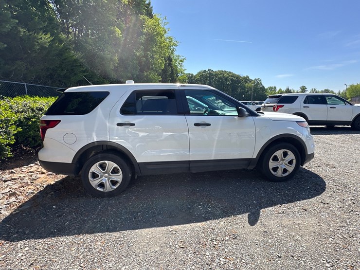 2015-ford-explorer-image-7