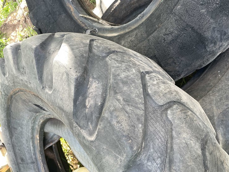 #5604-•-(6)-excavator-tires-image-6