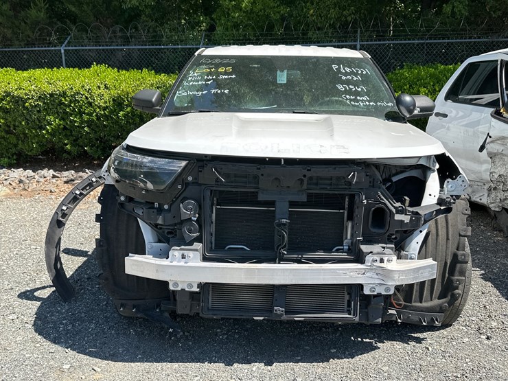 2021-ford-explorer-image-3
