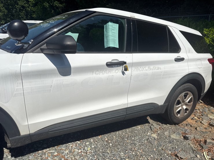 2022-ford-explorer-image-8
