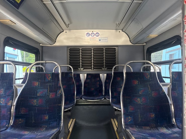 2012-gillig-low-floor-image-27