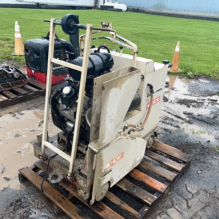 EDCO 24IN. CONCRETE ROAD SAW SUPPORT EQUIPMENT SN:90810111