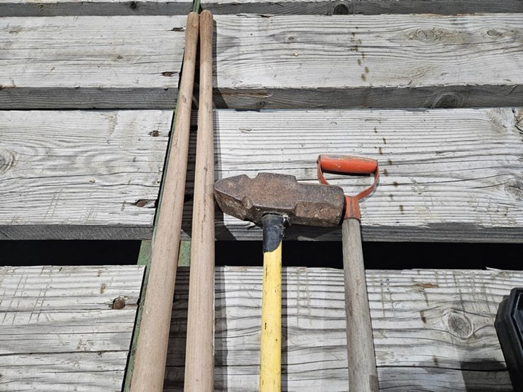 #81-•-shovel,-maul,-and-post-hole-digger-image-5