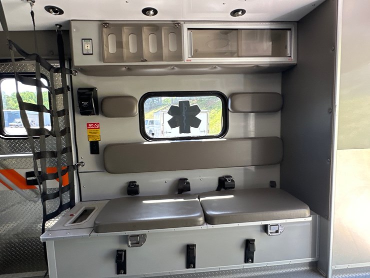 #8-•-2017-chevrolet-ambulance-4500-image-43