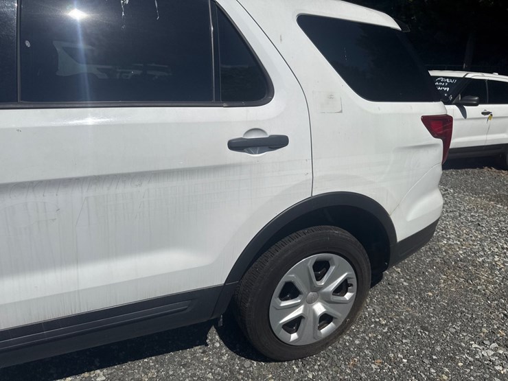 2019-ford-explorer-image-12
