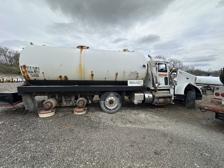 2012-peterbilt-388-image-6