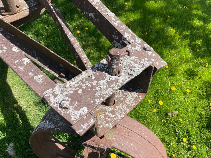 #5621-•-antique-adjustable-height-and-angle-pull-behind-road-grader-image-2