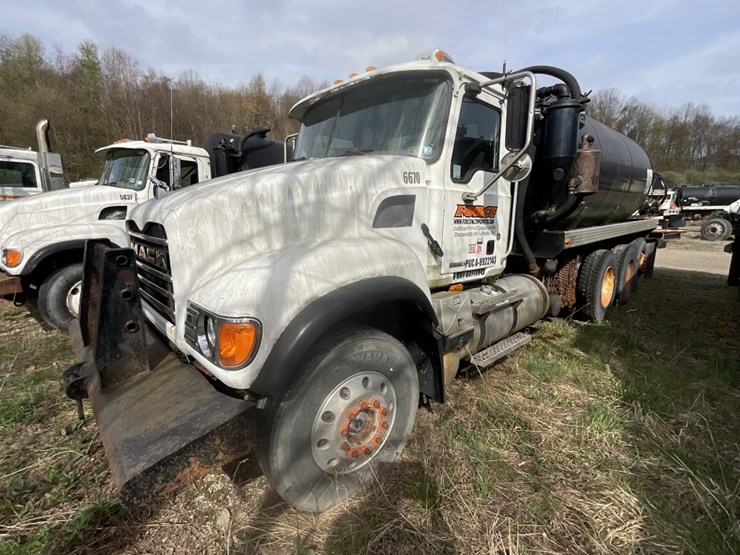 2006-mack-cv713-image-1