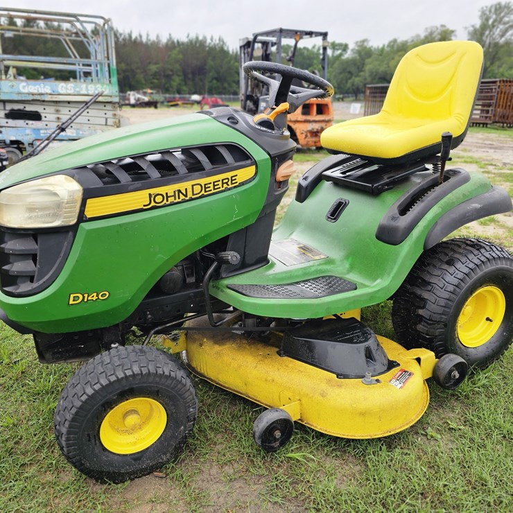 2013 JOHN DEERE D140