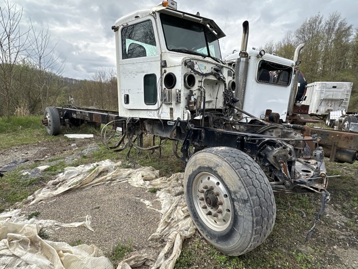 2012-peterbilt-388-image-2