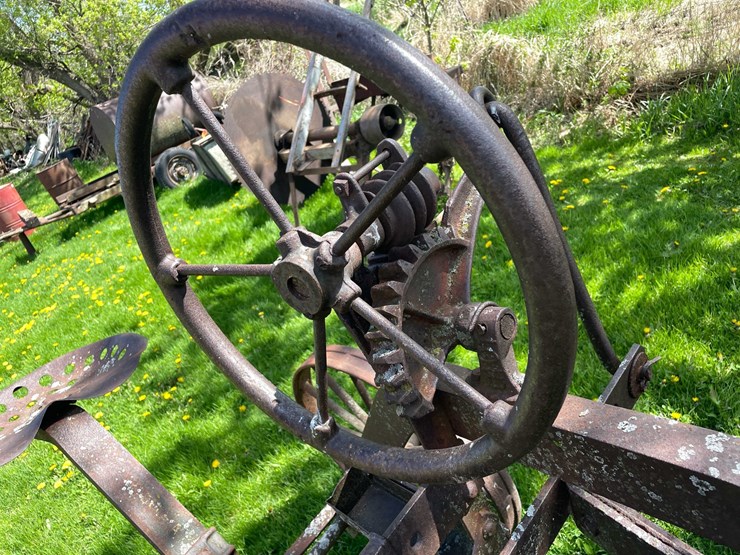 #5621-•-antique-adjustable-height-and-angle-pull-behind-road-grader-image-13