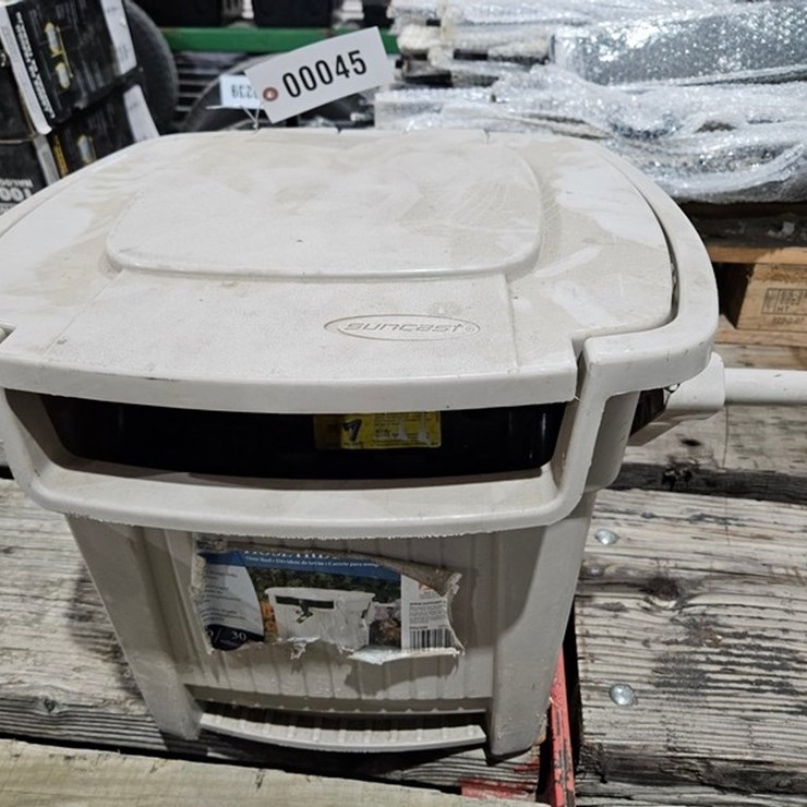 #45 • Sun Cast Garden Hose Reel & Storage Box