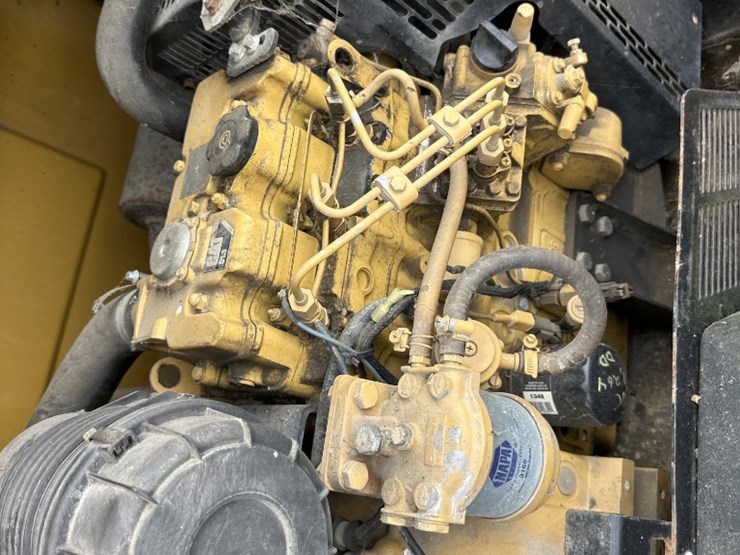 2015-caterpillar-c11-image-3