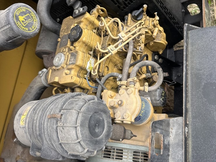 2016-caterpillar-c11-image-3
