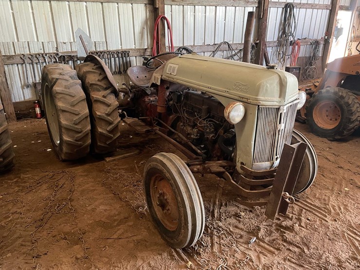 ford-tractor-image-3