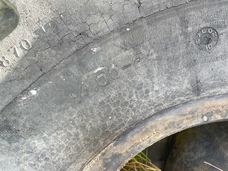#5604-•-(6)-excavator-tires-image-3