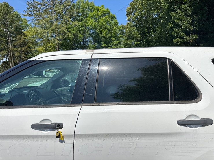 2019-ford-explorer-image-15