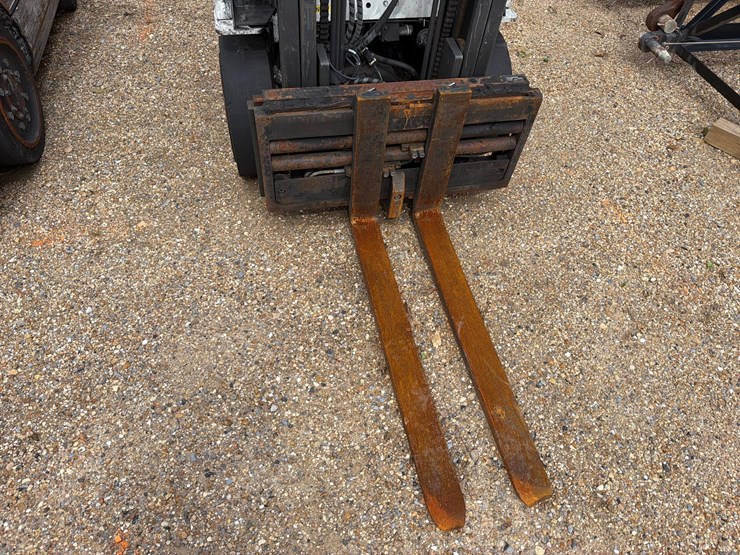 #16269-•-2015-nissan-cf50-forklift-image-3