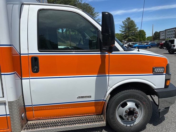 #8-•-2017-chevrolet-ambulance-4500-image-11