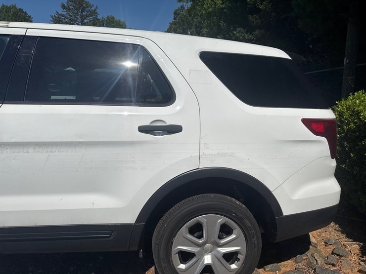 2017-ford-explorer-image-9