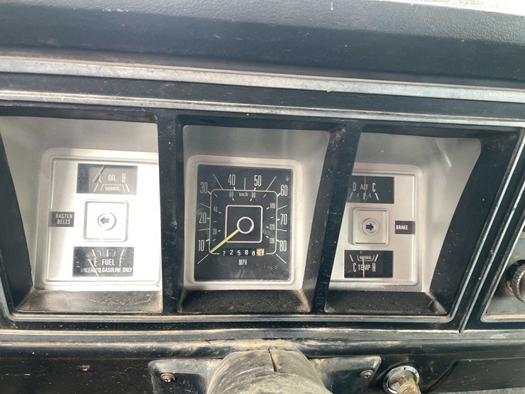 #5571-•-1979-ford-dually-with-modified-cab-image-31
