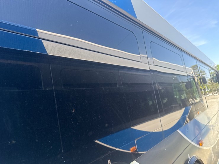 2012-gillig-low-floor-image-16