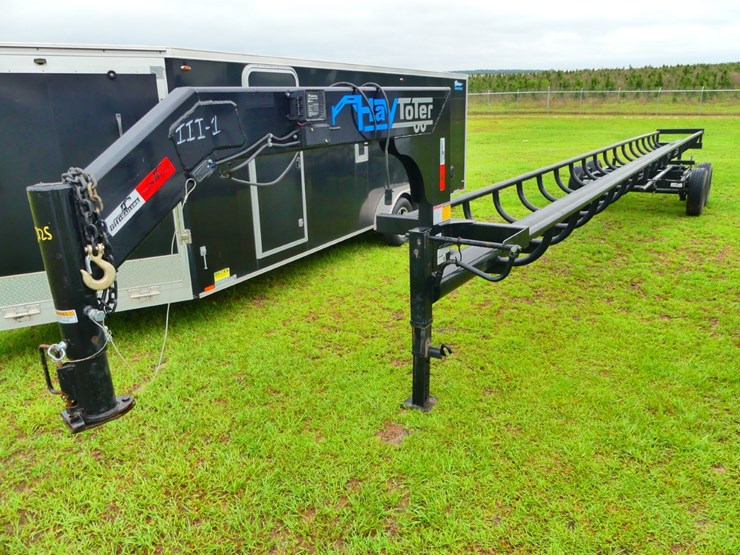 hay-toter-goosneck-hay-trailer-image-1