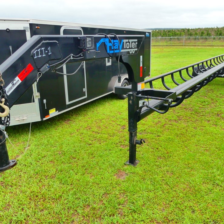 Hay Toter Goosneck Hay Trailer