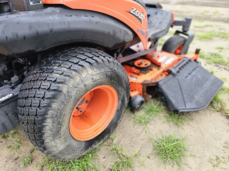 2011-kubota-zd326-image-6