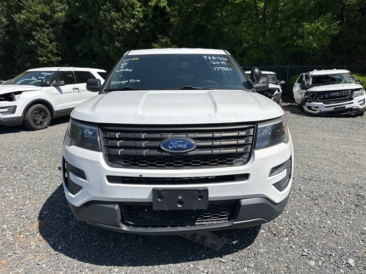 2019-ford-explorer-image-3