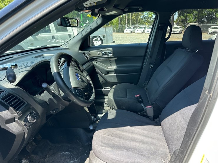 2019-ford-explorer-image-22