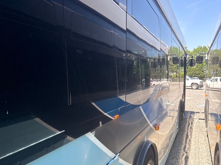 2012-gillig-low-floor-image-21