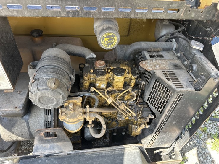 2015-caterpillar-c11-image-3
