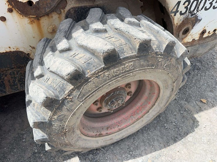 2012-bobcat-s650-image-10