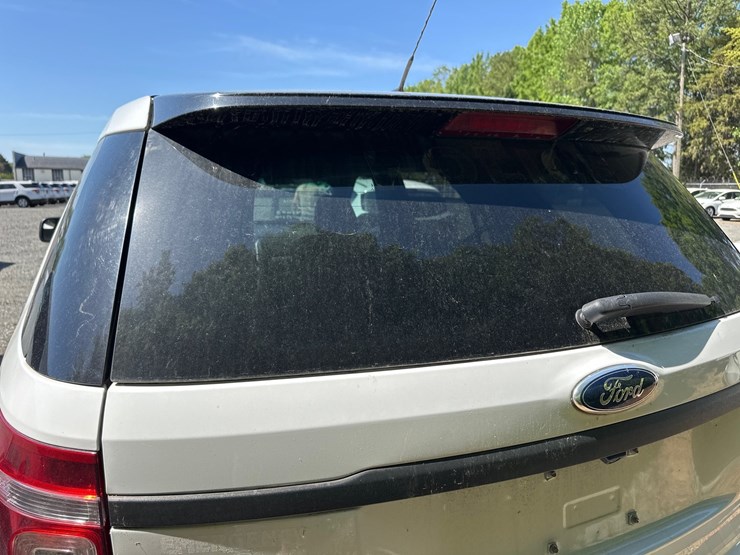 2015-ford-explorer-image-22