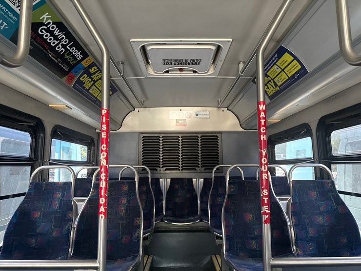 2012-gillig-low-floor-image-25