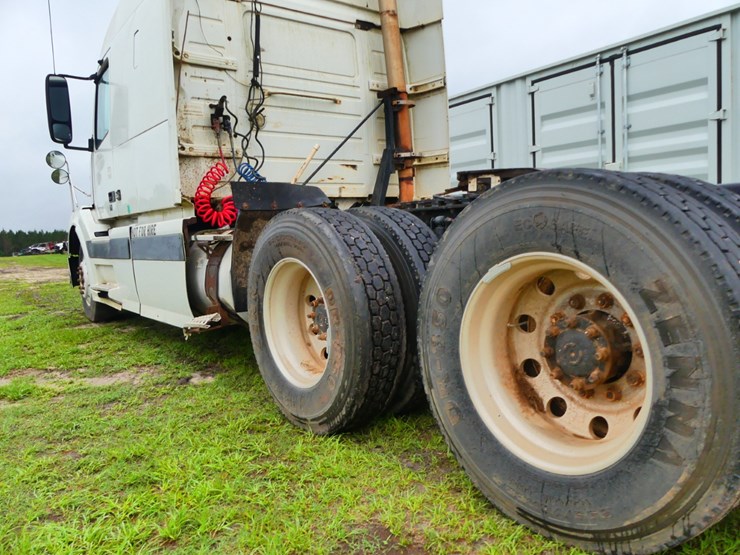 2005-volvo-semi-image-7