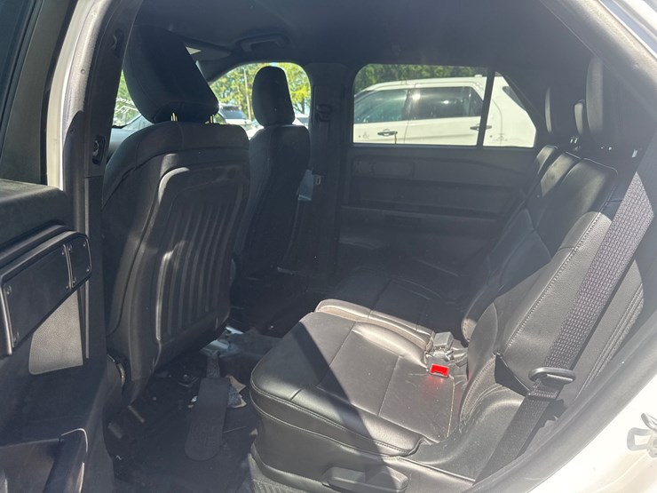 2022-ford-explorer-image-18