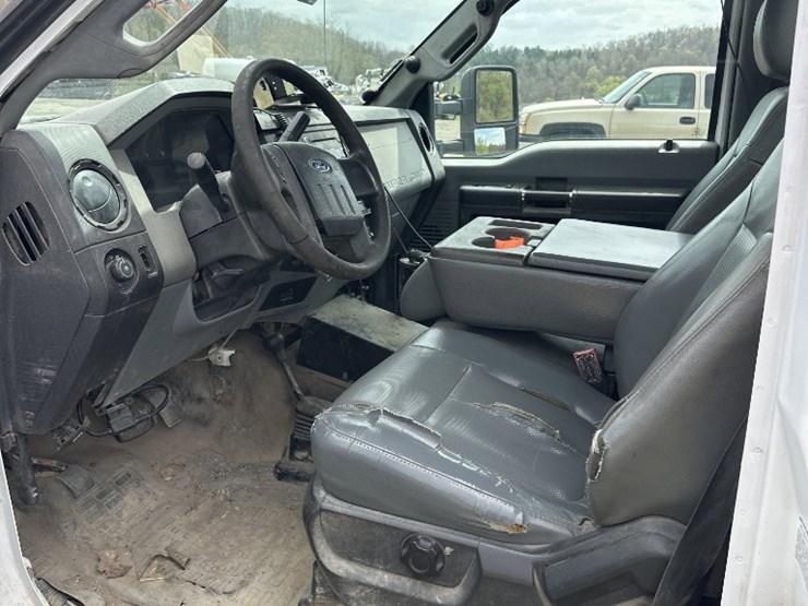 2012-ford-f550-image-9