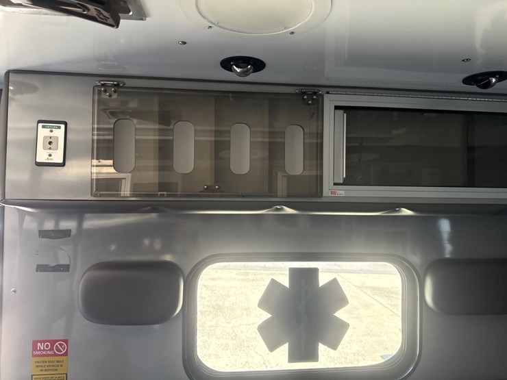 #9-•-2017-chevrolet-ambulance-4500-image-45