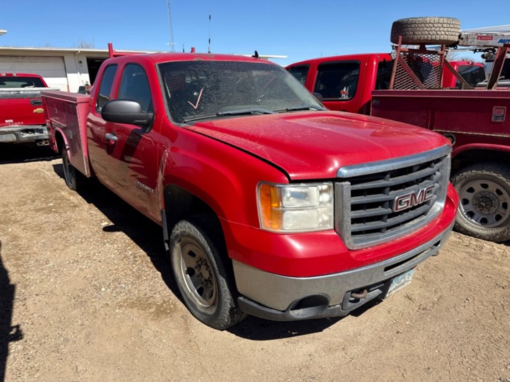 2010-gmc-3500-image-2