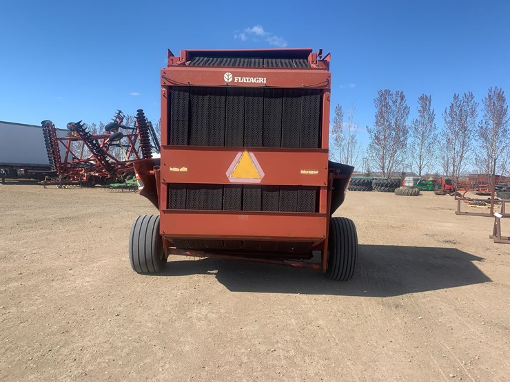 hesston-560-image-6