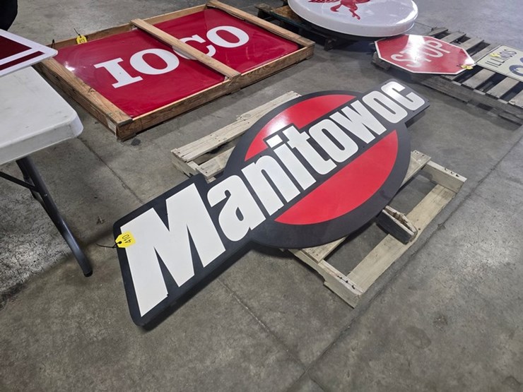 #410-•-manitowoc-plastic-sign-image-4