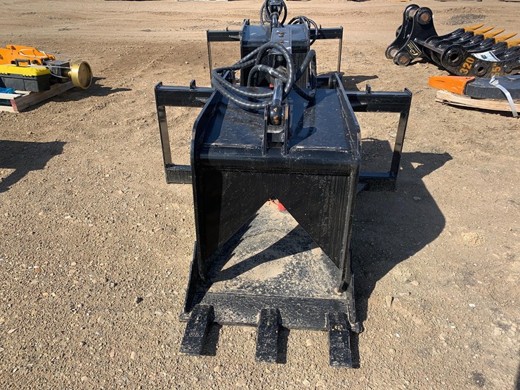 skid-steer-stump-grab-bucket-image-2