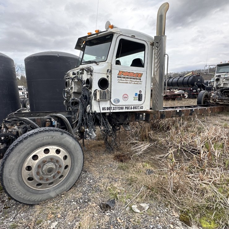 2015 PETERBILT 389