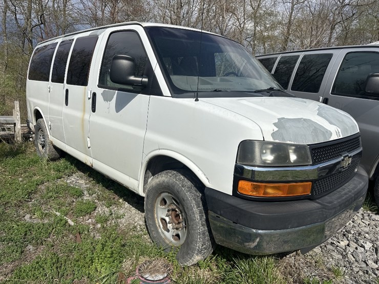 2012-chevrolet-express-image-3