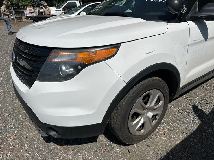 2015-ford-explorer-image-17