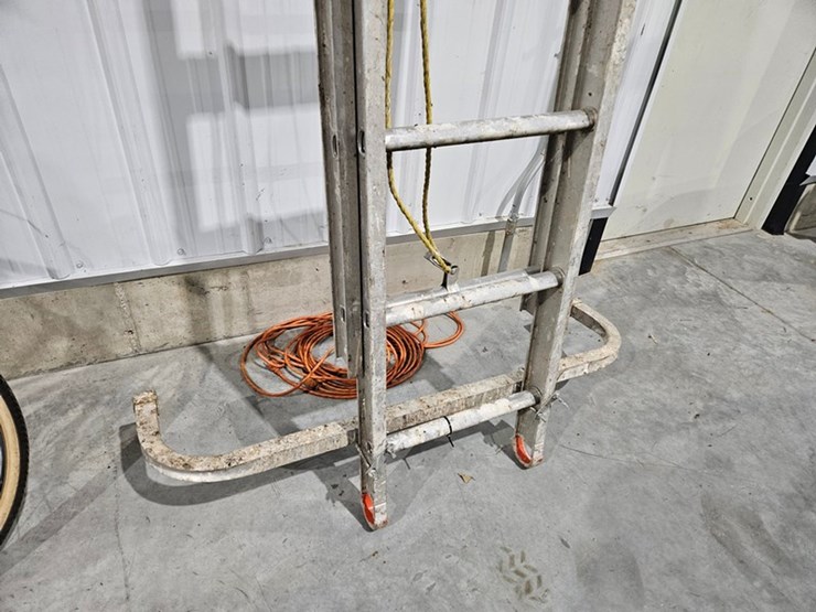#15-•-keller-28'-aluminum-extension-ladder-image-3